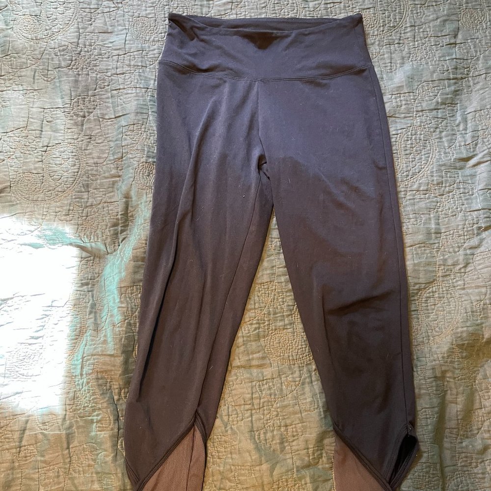Leggings with Cutout